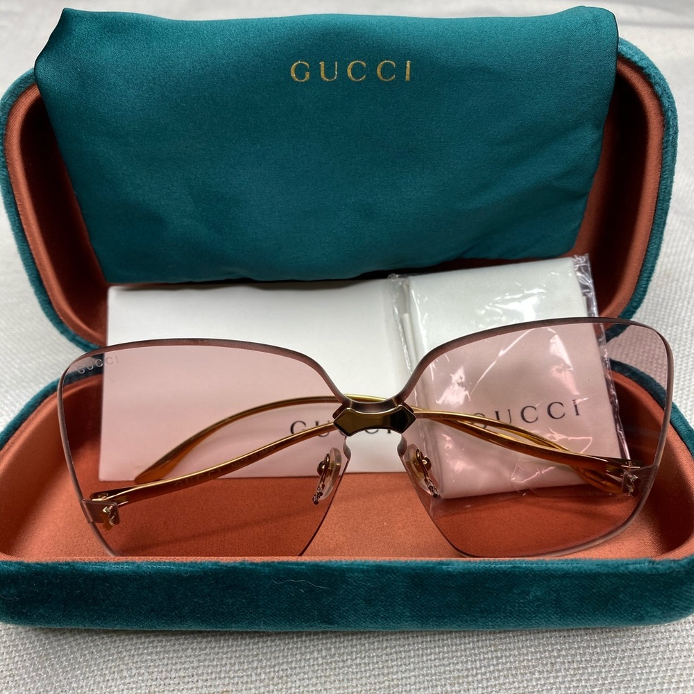 Sold!  Gucci 9mm oversized Sunglasses
